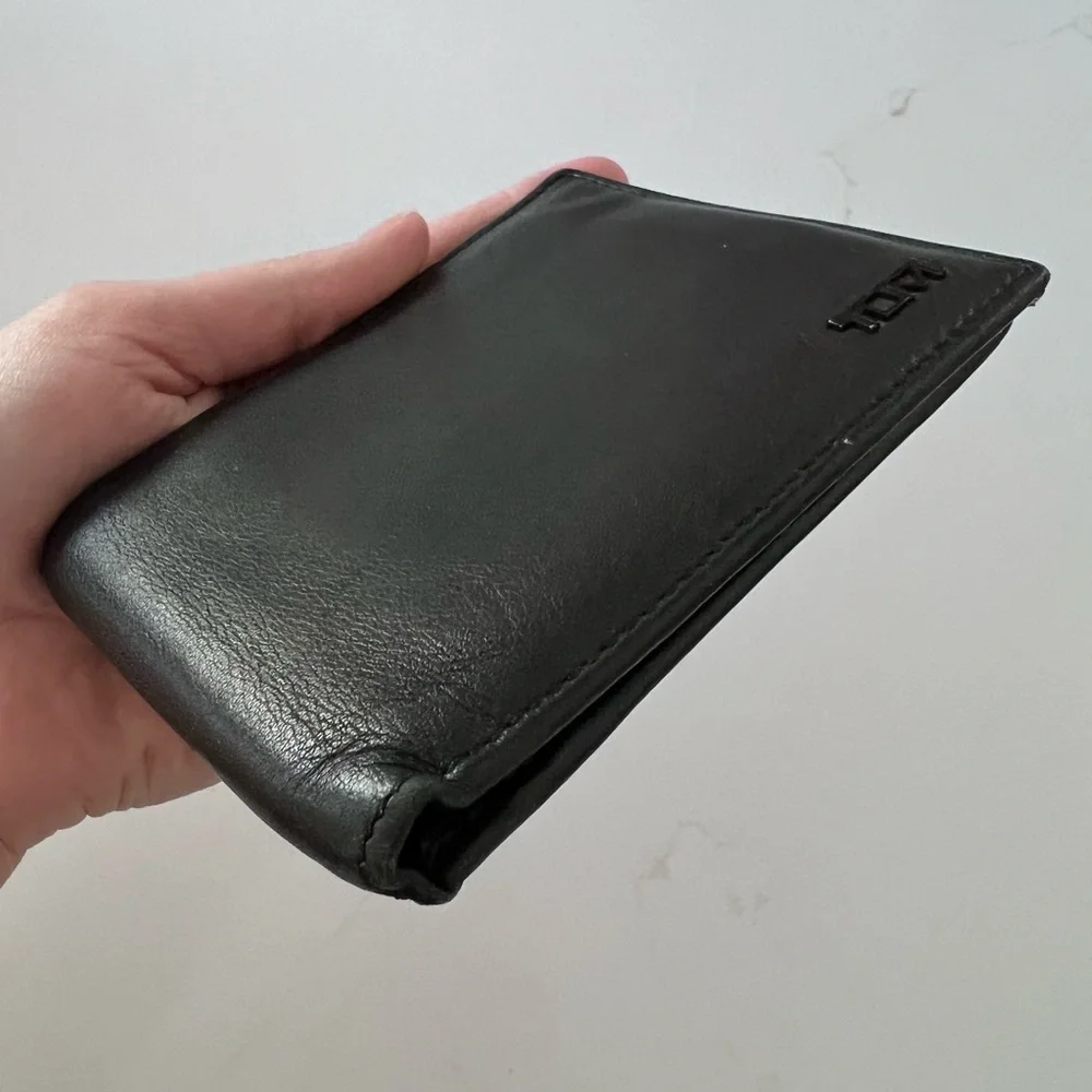 Men's Black Leather Bifold Wallet